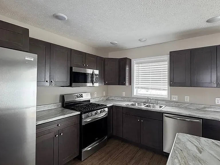 5085 Liberty Dr — Photo 2