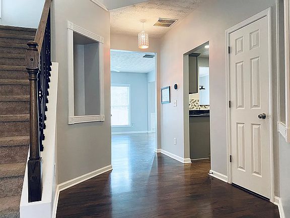 4th image of 609 Oleander Way