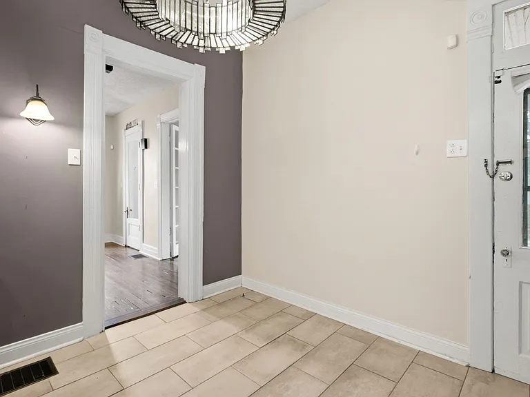 2036 N Talbott St — Photo 27