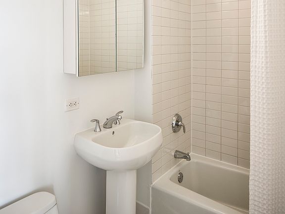 5th image of 888 Main St Ph 21