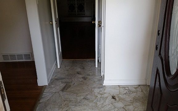 4th image of 2819 Executive Dr