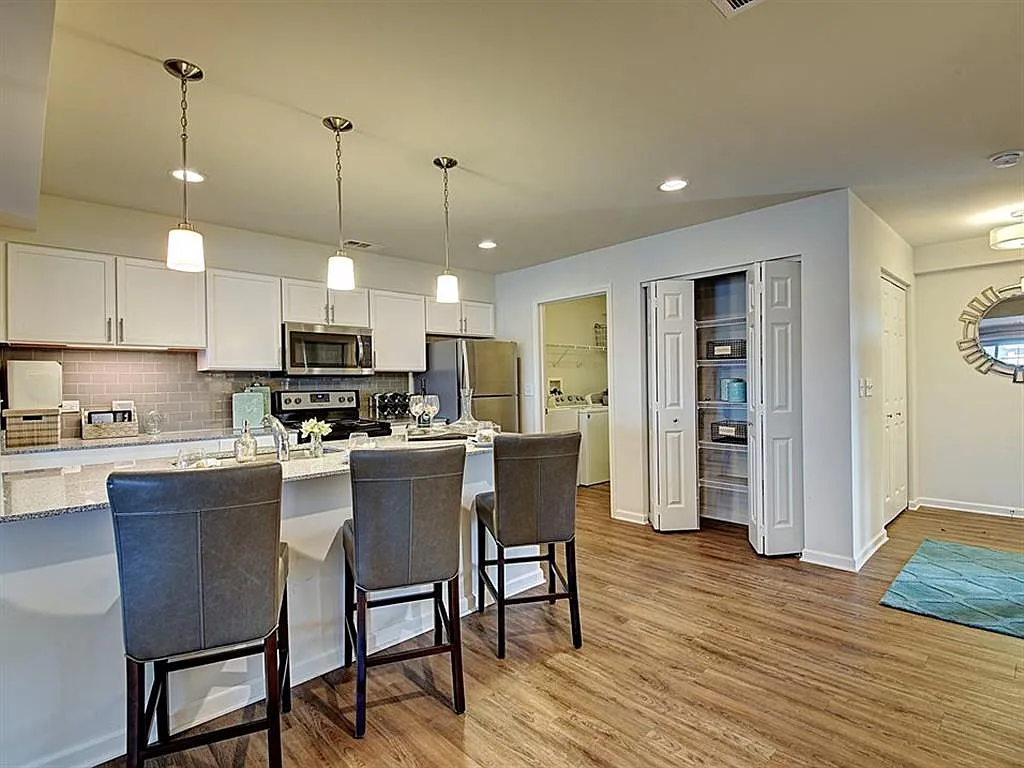 Ashwood Place — Photo 4