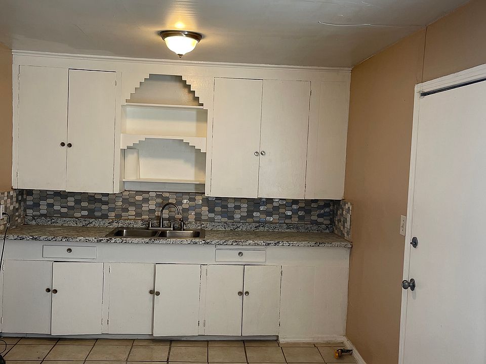 2nd image of 344 E Mohawk Blvd N