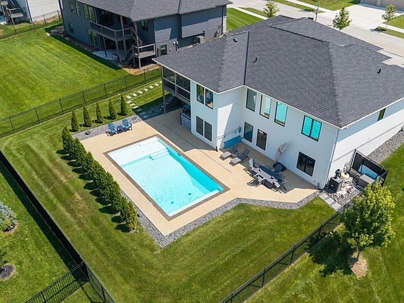 3rd image of 2730 N 182nd Ave