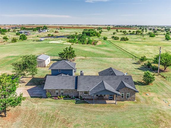 3rd image of 3713 Terry Ln NE
