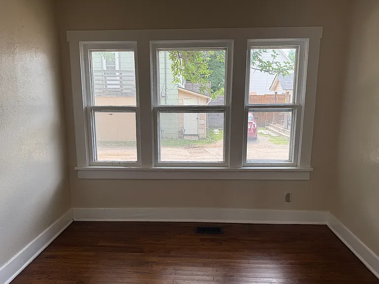 418 N Crawford Ave — Photo 13