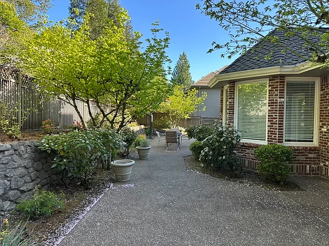 7235 SW Eton Ct — Photo 2