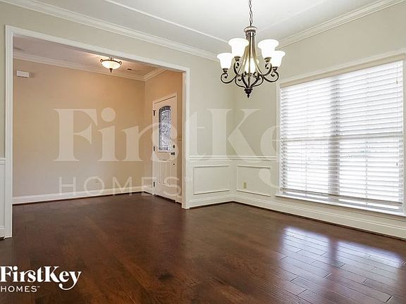 5th image of 606 Park Lake Cir