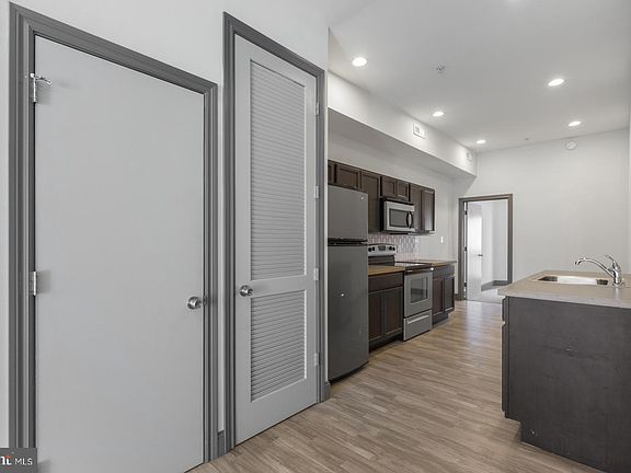 4th image of 812 N 15th St APT 3S