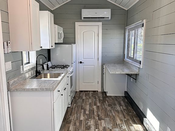 4th image of 1316 W Durant Ave #6