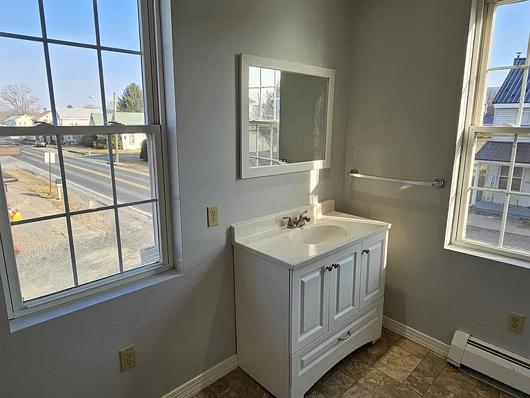 406 Main St — Photo 20