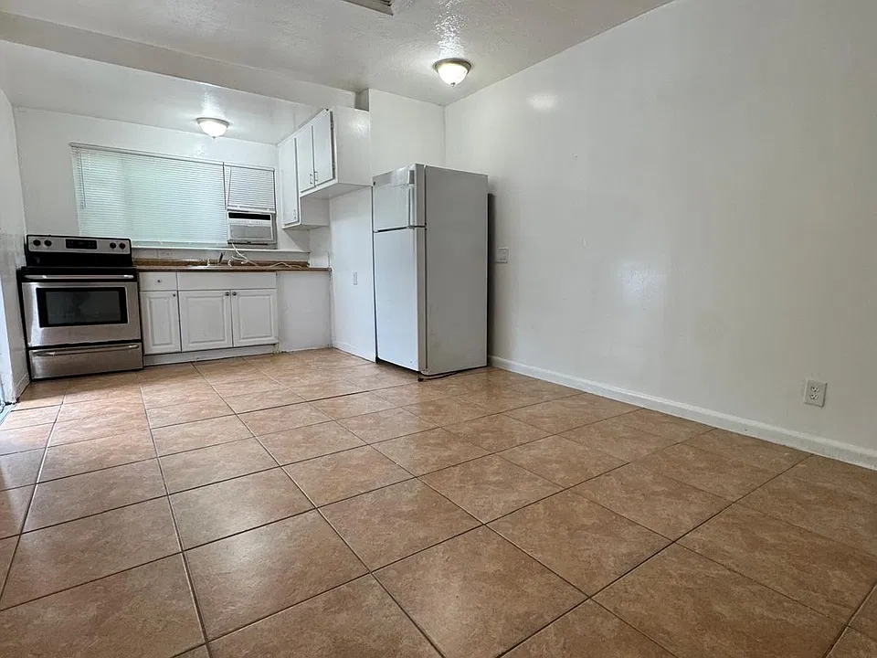 201 NW 10th St #C