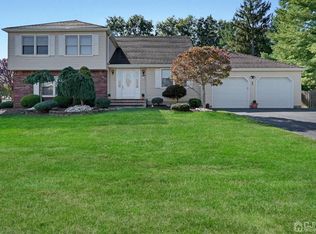 48 Cannonade Dr, Marlboro, NJ 07746