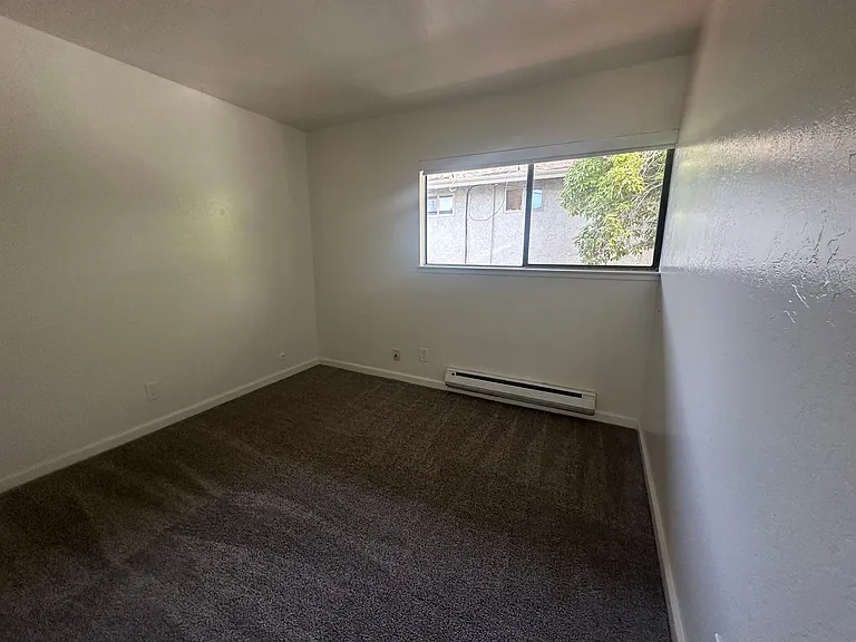 190 Adler Ave — Photo 34