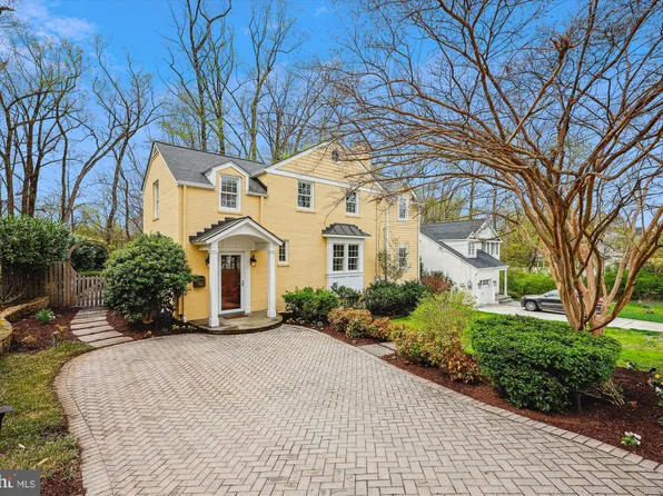 9636 Parkwood Dr, Bethesda, MD 20814