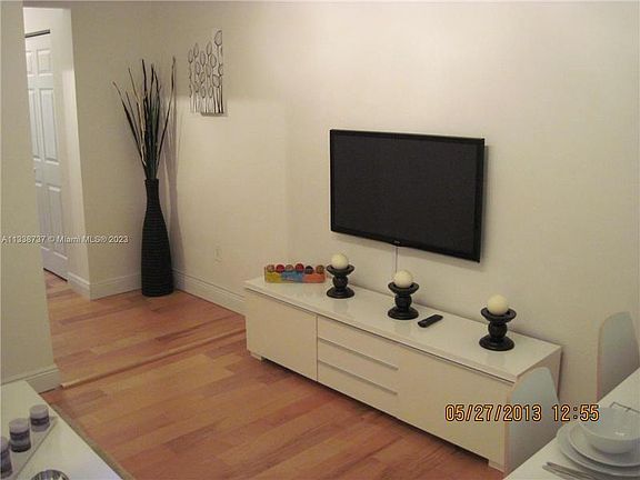 5th image of 835 Meridian Ave APT 9