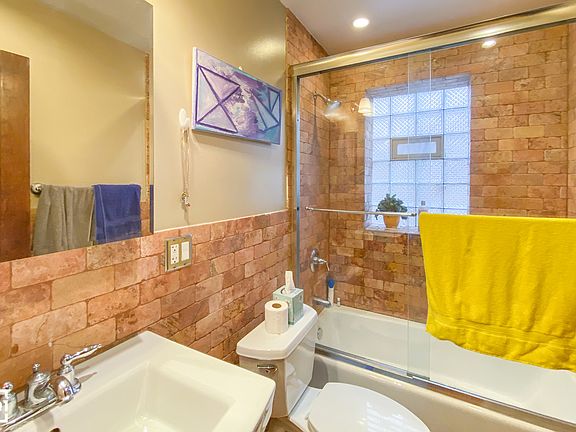 2nd image of 2920 W Cullom Ave #2924-2W