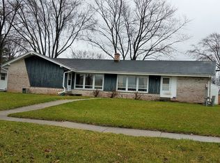 1125 W Sunset Dr, Waukesha, WI 53189