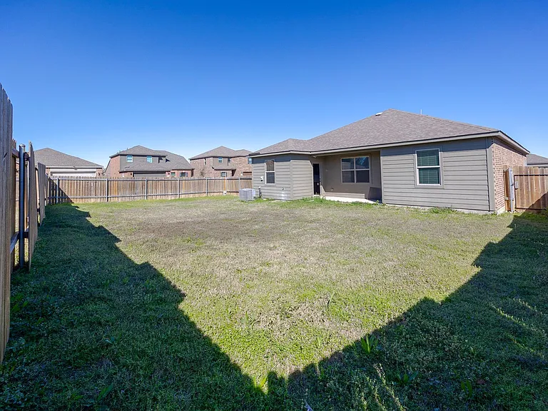 208 Harvey St — Photo 32