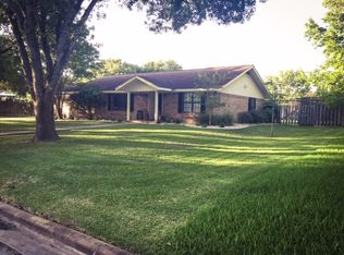 1307 Carroll Dr, Yoakum, TX 77995