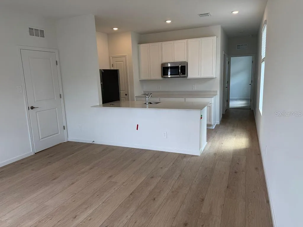 Building Photo - 4407 Vibernum Ave #B