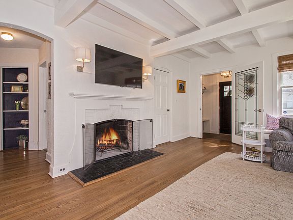 4th image of 246 Knollwood Ave
