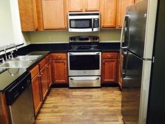 2nd image of 2733 Broadmoor Blvd Unit 4