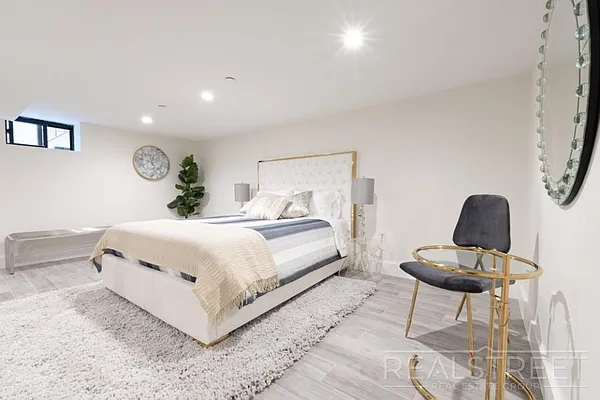 Rented by Real Street Inc | media 14