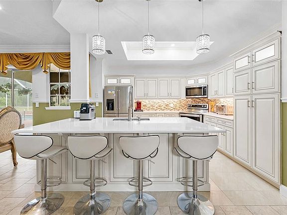 5th image of 7393 ROYAL OAK DRIVE
