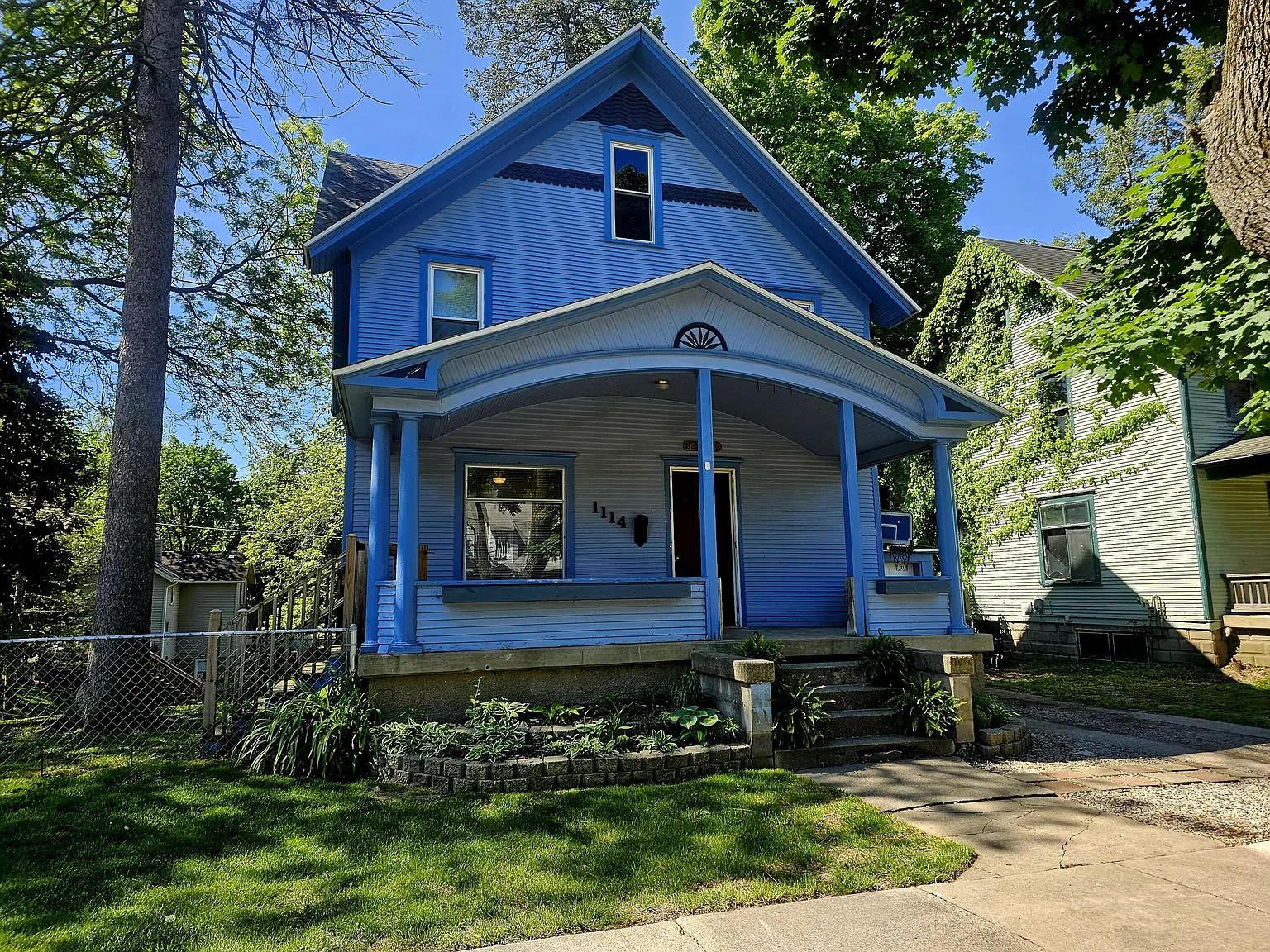 1114 E Michigan Ave photo 1
