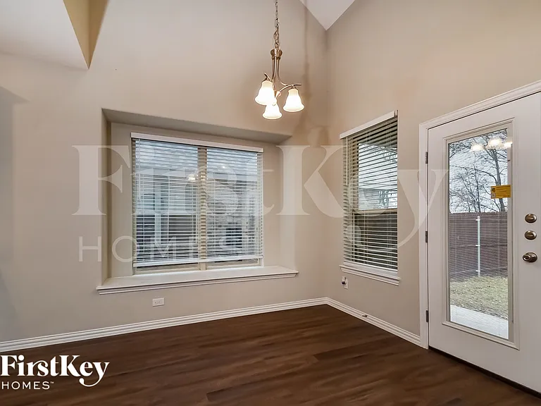 2815 Willow Ln — Photo 4