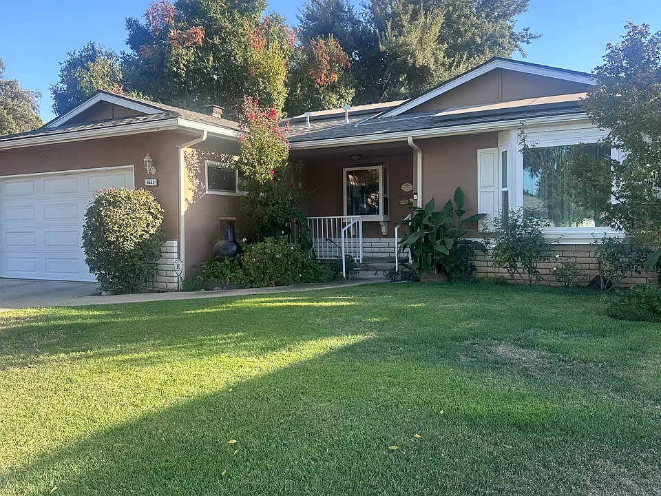 1621 E Palo Alto Ave