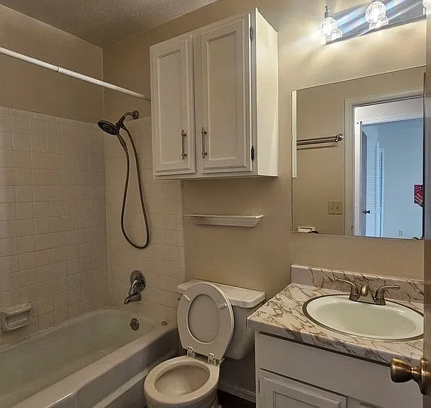 3220 E 47th St S — Photo 11