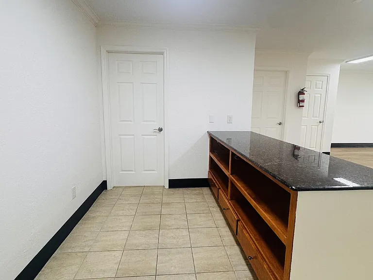 2907 Nederland Ave — Photo 6