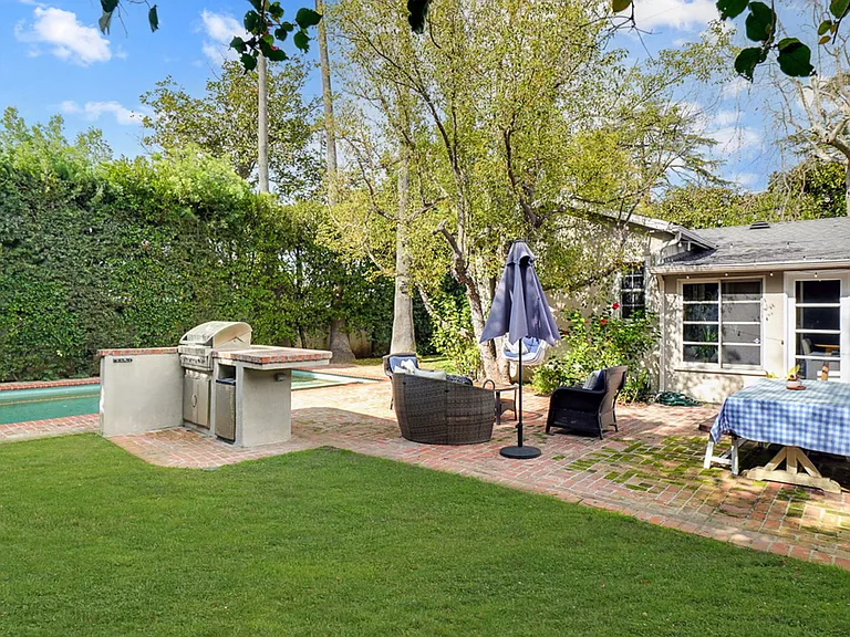 13360 Magnolia Blvd — Photo 50