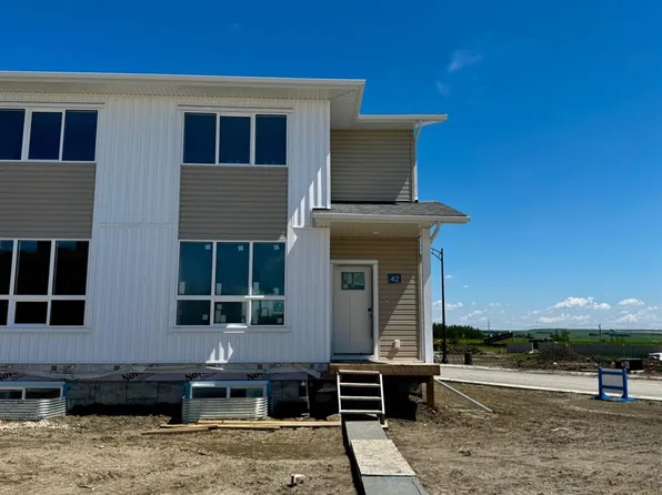 42 SW Lavelle Close, Red Deer, AB T4S 0S5