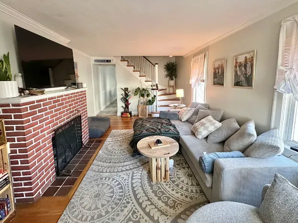 53 York Ave, Watertown, MA 02472