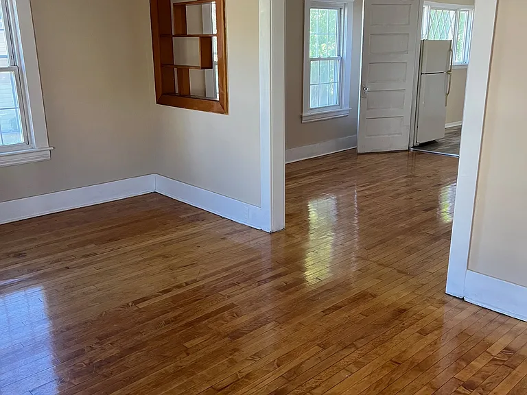 535 Richmond Ave — Photo 16