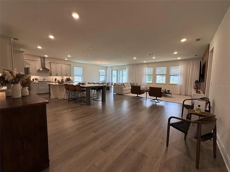715 Blue Citrus Ln — Photo 11