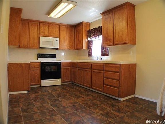 5th image of 2621 Brownell Ave