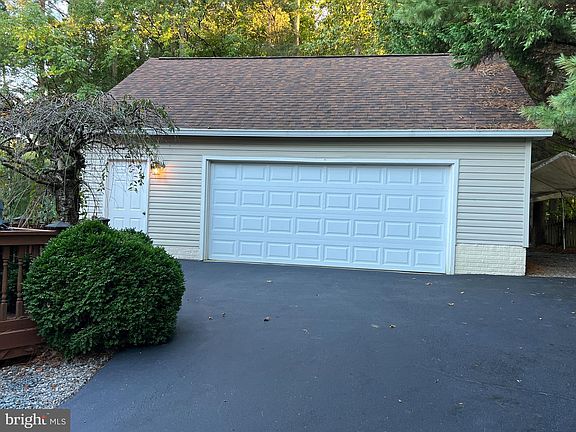 2nd image of 7 Lakewind Ln