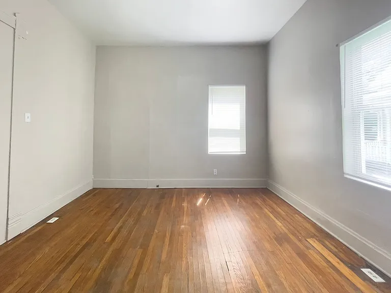812 W University Ave — Photo 8