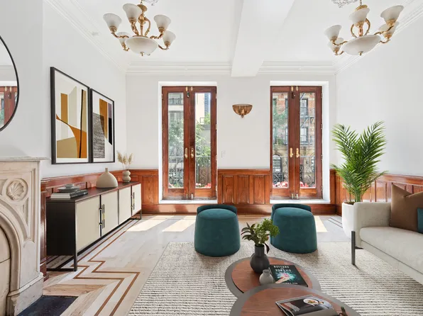 245 East 52nd Street image 5 of 9