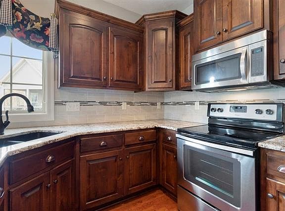 3rd image of 14839 Meadow Ln
