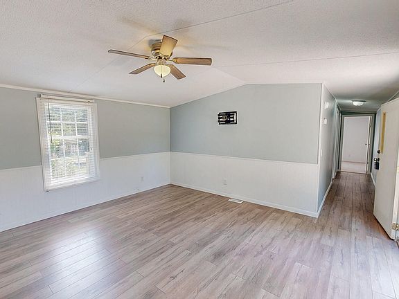 4th image of 32 Everett Ave