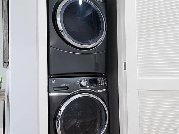 4th image of 18535 Burbank Blvd #8242192