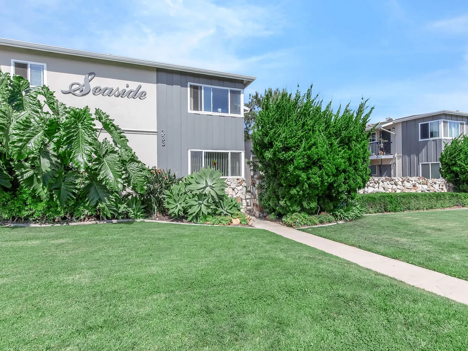 Seaside Apartments — Photo 2