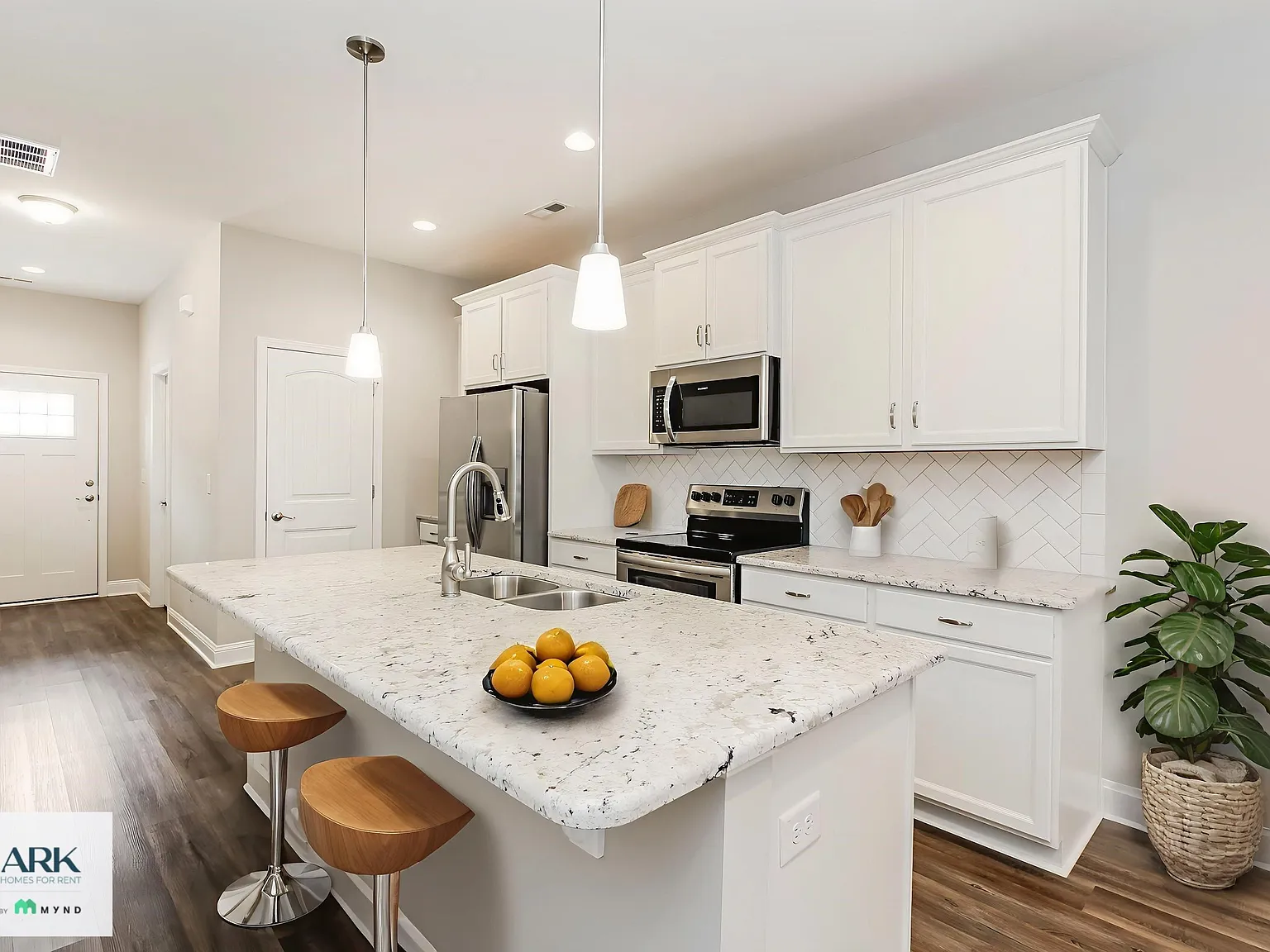3 bed, 2.5 bath, 1984 sqft, $2,023 — Photo 4