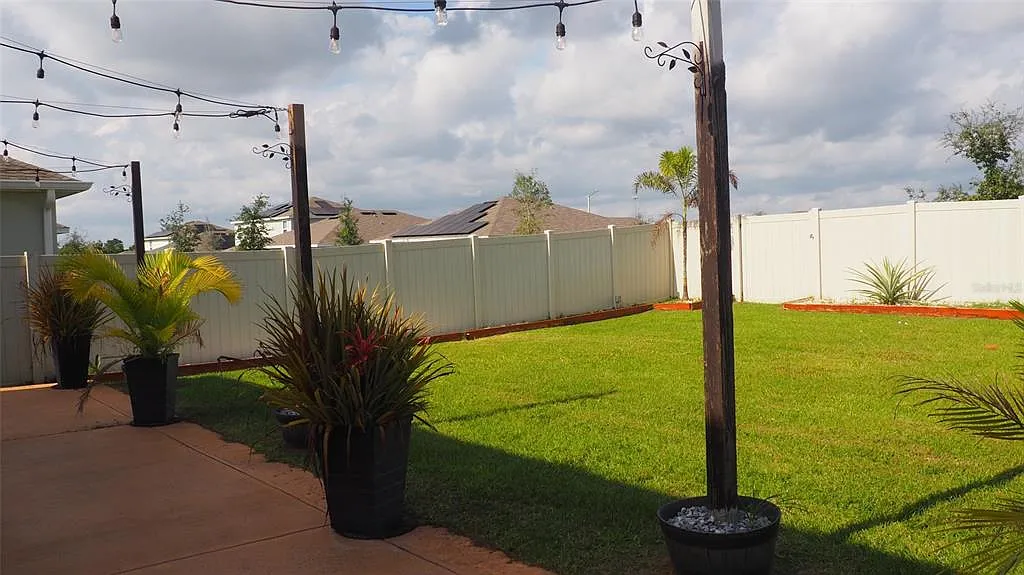 5 bed, 2.5 bath, 2621 sqft, $2,550 — Photo 3