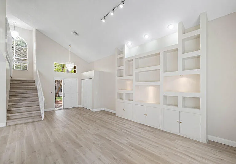 10425 Buena Ventura Dr — Photo 6